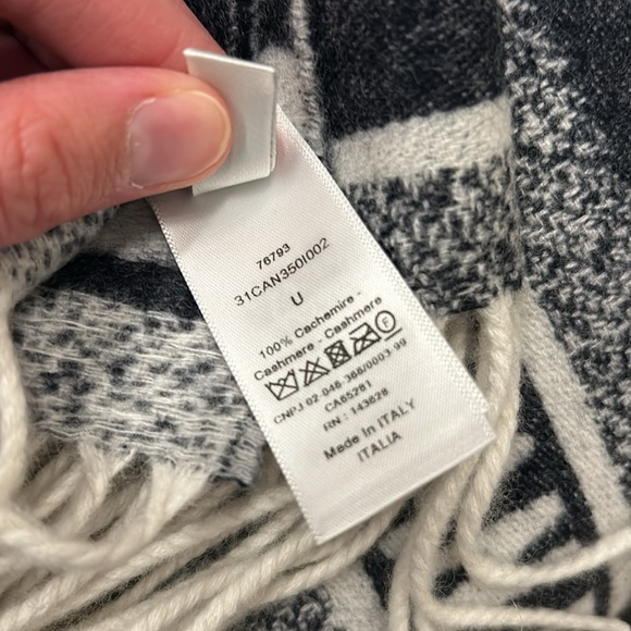 CHRISTIAN DIOR CASHMERE MACROCANNAGE THROW BLANKET IVORY/BLACK - Picture 4 of 7